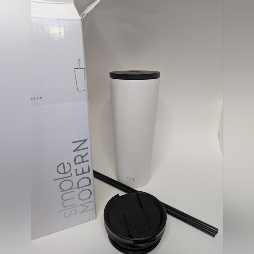 NIB Simple Modern Classic 24oz Tumbler White Flip Lid Straw Dishwasher Safe